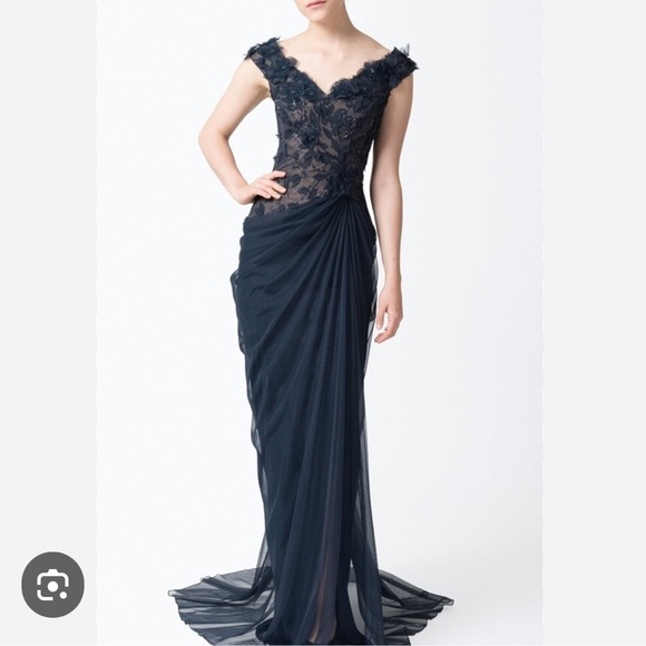 Tadashi Shoji Dresses & Skirts - Tadashi Shoji,Exquisite,Flattering Dress Draped,Ruched Evening Lace Gown,Size 6